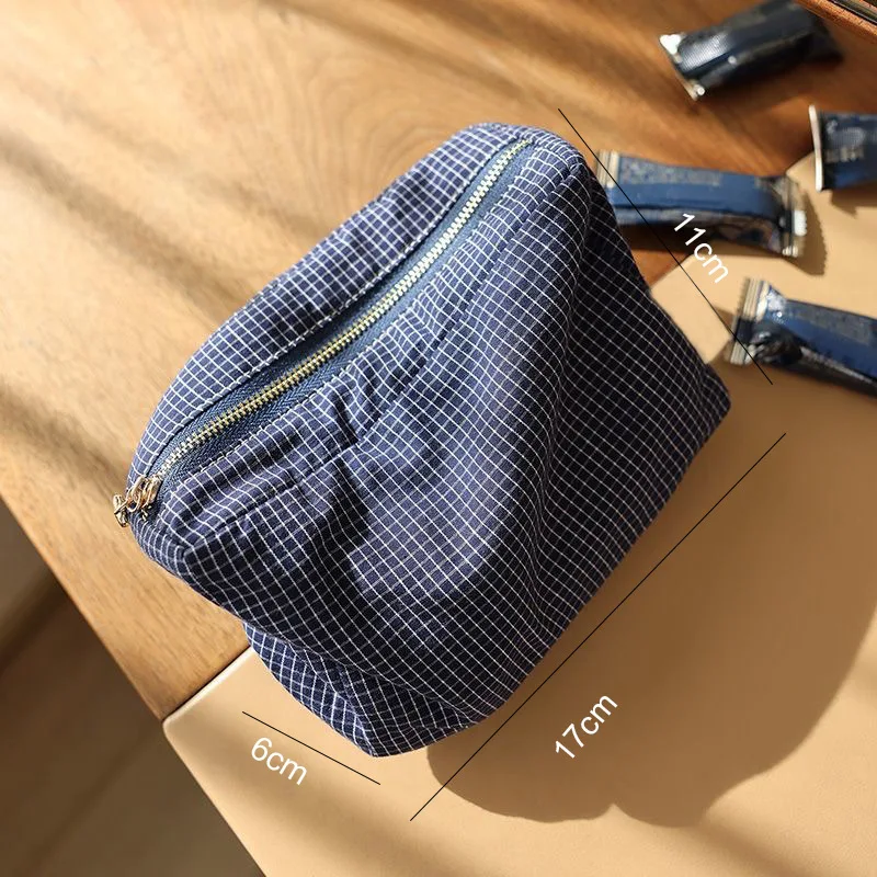 Fashionable portable diaper bag - Compact diaper handbag - Simple design - Suitable for baby products such as diapers and wipes - 3