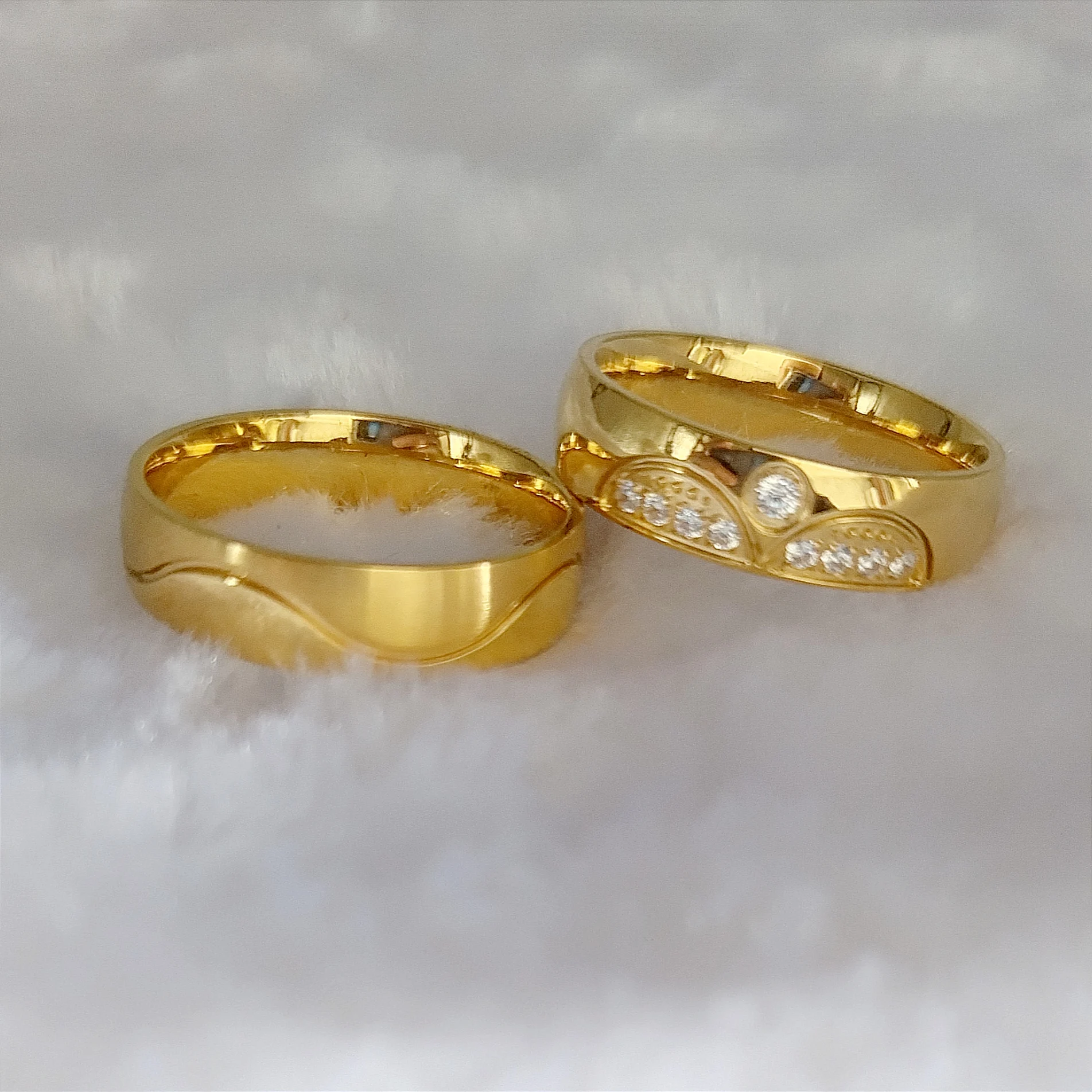 Classic Golden Promise Rings for Couples with Zirconia – CoupleGifts.com