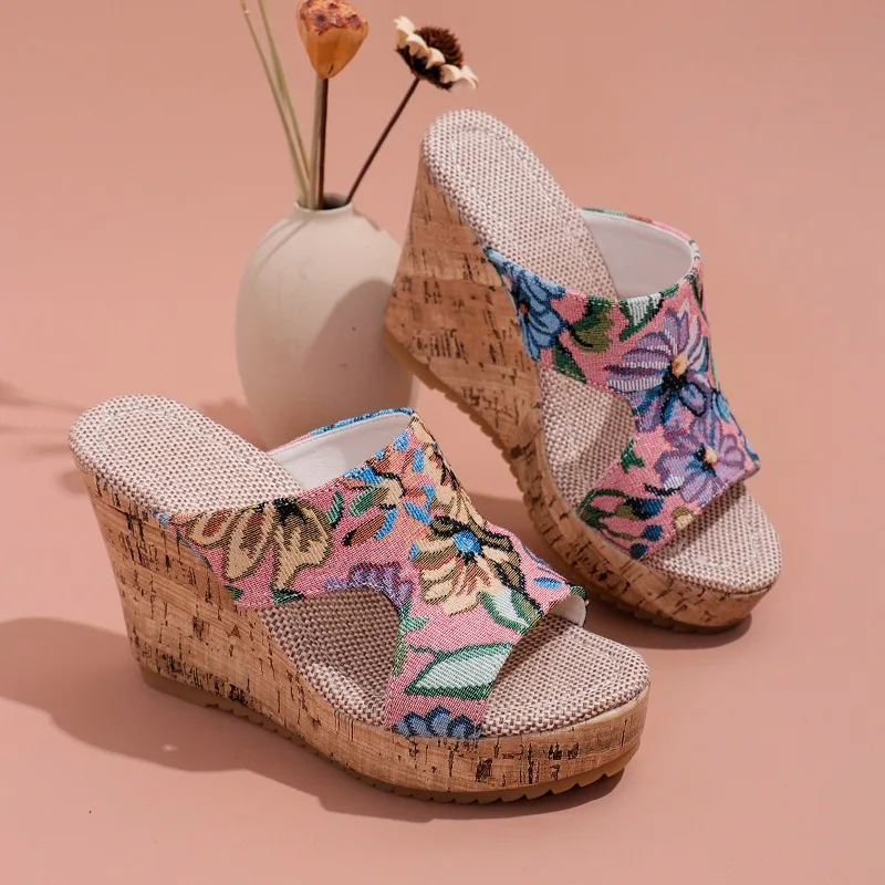 

Женские нескользящие шлепанцы на толстой подошве, летние новые дизайнерские открытые шлепанцы с открытым носком для отдыха на открытом воздухе, пляжные женские сандалии 43, 2024