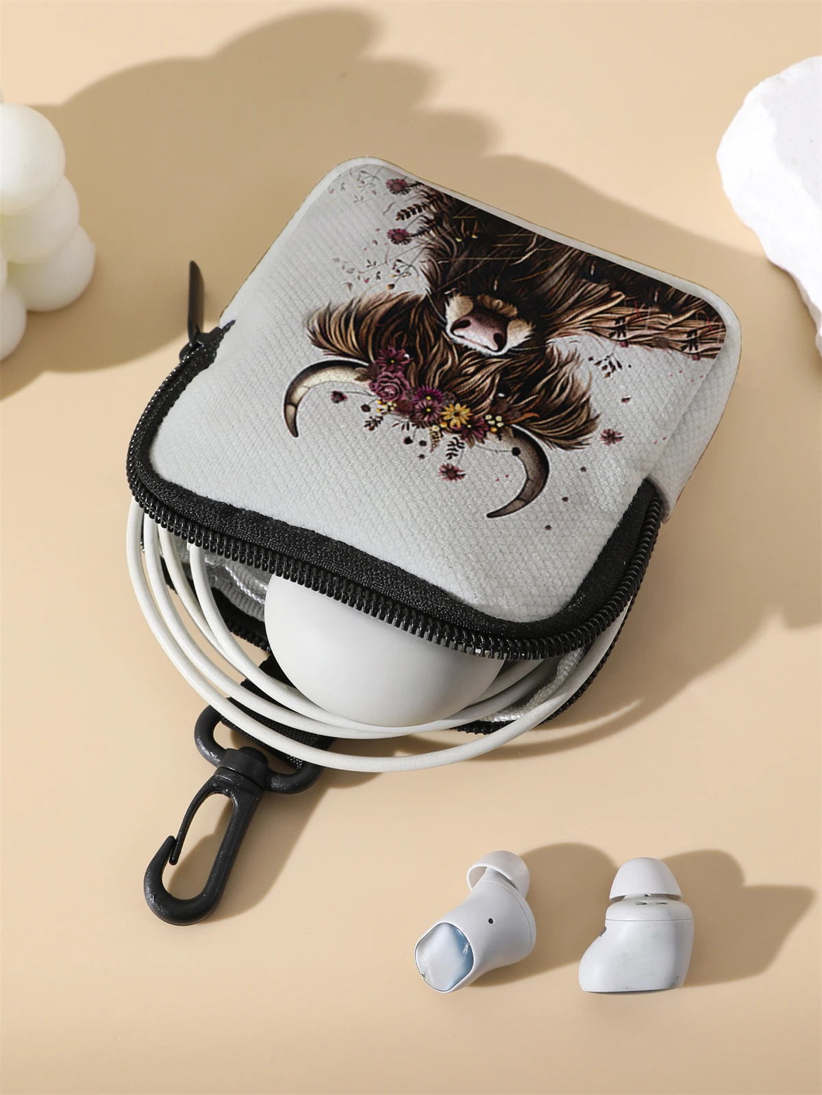 A large capacity coin wallet with a cow pattern, a digital printed coin wallet, and a storage bag are ideal choices for GIFs