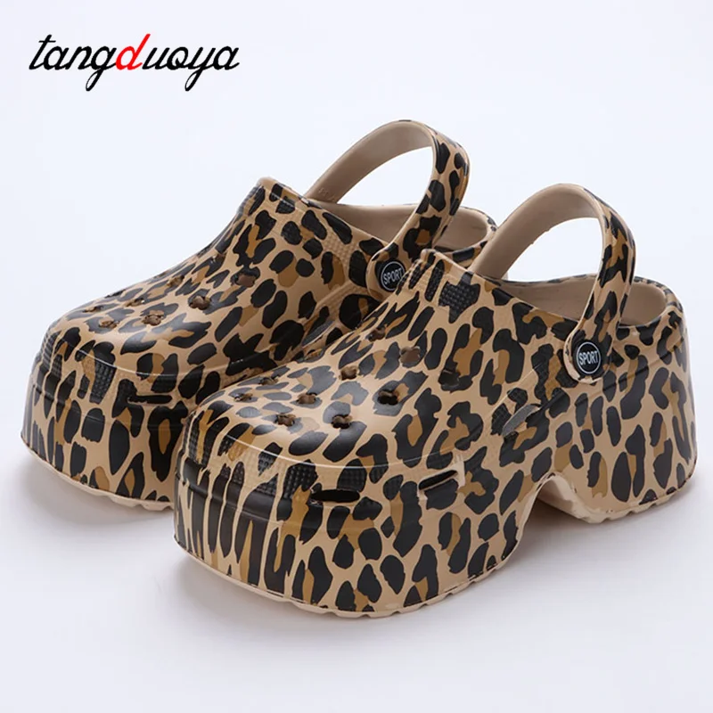 

Леопардовые Шлепанцы из ЭВА на толстой подошве, женские шлепанцы с закрытым носком, искусственная кожа, летние тапочки на высокой танкетке 2024, женские шлепанцы