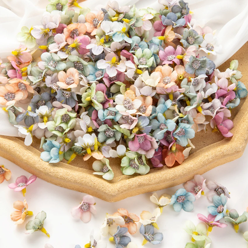 Artificial Flowers Scrapbook Candy Box Wedding Party Home Decor Small Flowers for Crafts Christmas Wreaths Silk Mini Daisy 50Pcs