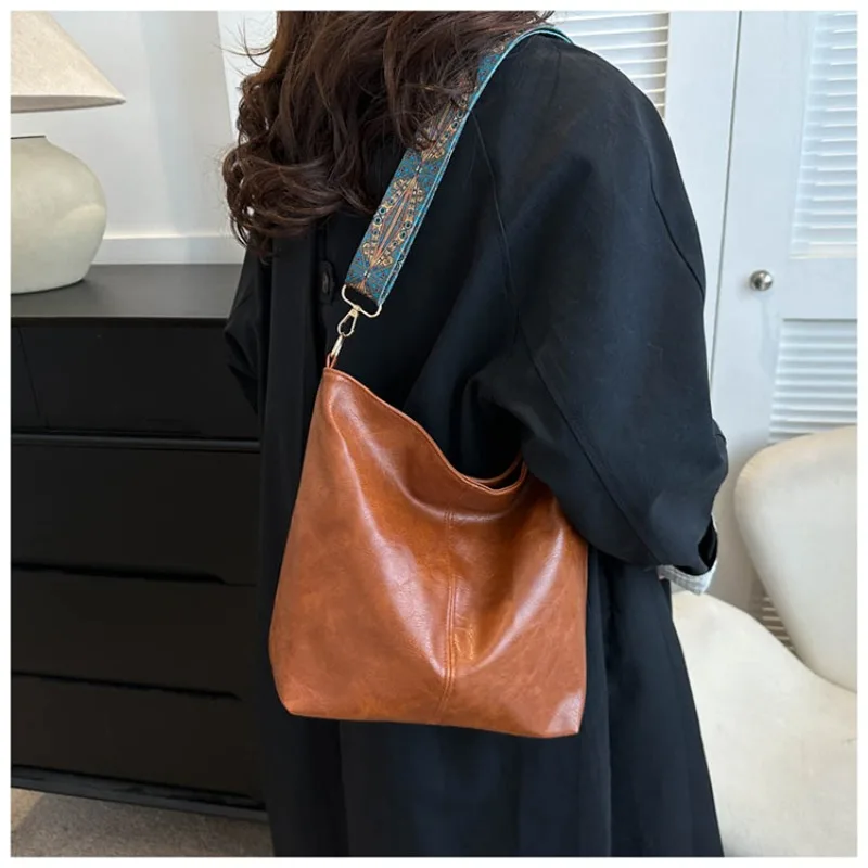 

Commuter Crossbody Bag Women Large-capacity Fashion Summer Messenger Shoulder Bag Texture Soft Leather High-grade Shoulder Bag