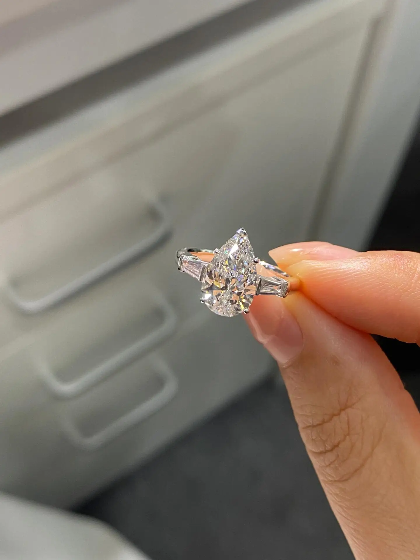 18K Gold Lab-Grown Diamond 2CT Pear-Shaped Three-Stone Ring, IGI Certified Custom Jewelry Wedding Ring for Women 1