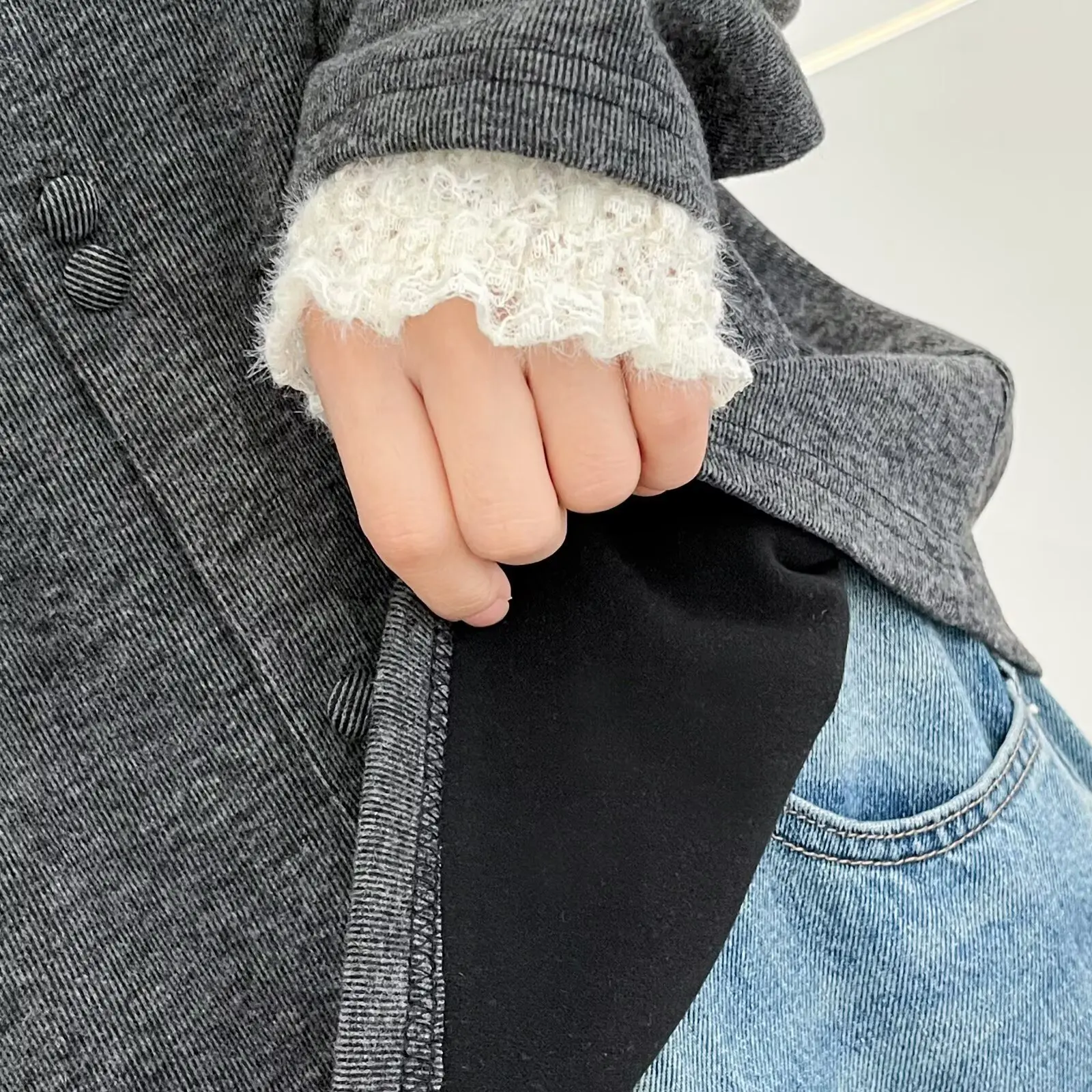 XXXXL Fashion Plus Size Woman Clothing T-Shirt New Autumn And Winter Style V-neck Lace Ruffled Collar Fleece Warm Inner Top 2553