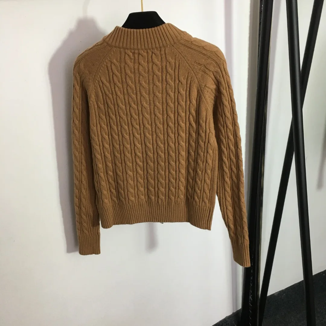 

2023 Latest MM Nail Diamond Letter Decoration 100% Cashmere Knitted Cardigan Zipper Jacket