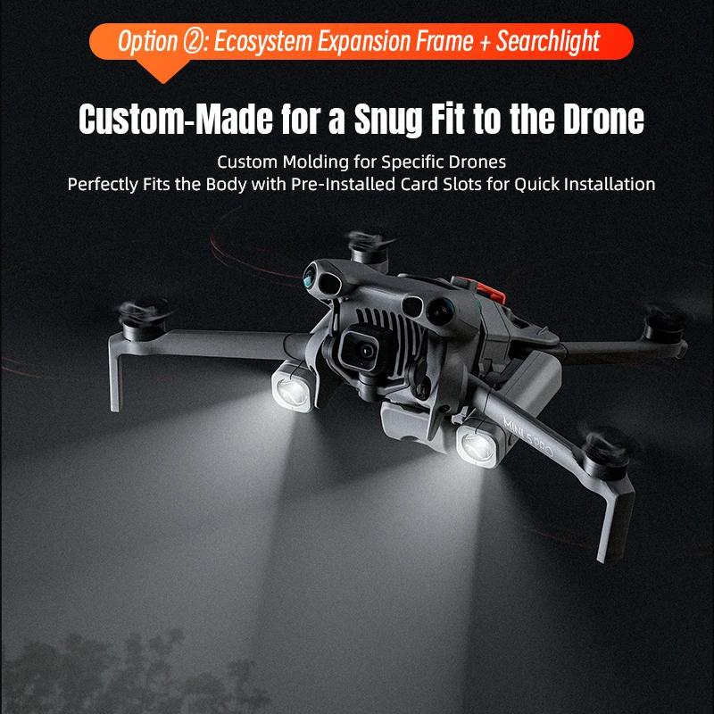 DJI Mini 5 Pro en vol de nuit avec le projecteur LED rechargeable diffusant une lumière vive.