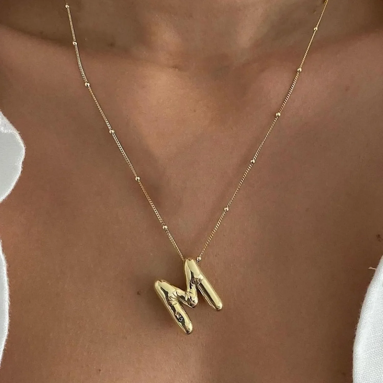Damen Initialen-Halskette Edelstahl Choker Bubble-Buchstaben-Anhänger Trendiger Schmuck-Accessoire für 2025 – Detail 2