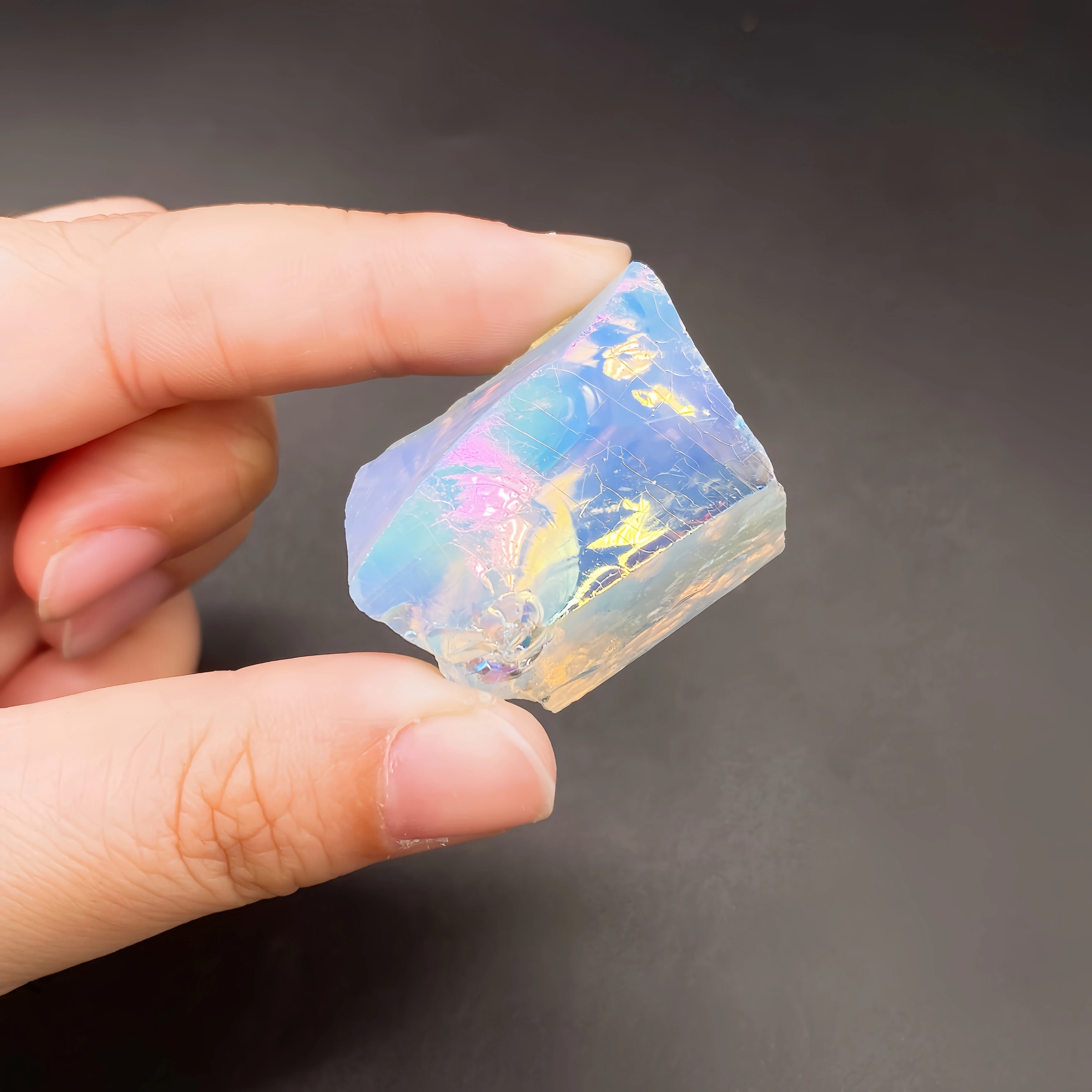 1PC Aura Opalite Crystal Electroplated Glitter Raw Stone Mineral Specimen Home Decoration Reiki Healing Gift 2 A unique raw crystal specimen, electroplated with an iridescent, multicolored glitter finish to create an "aura" effect over the base Opalite stone.