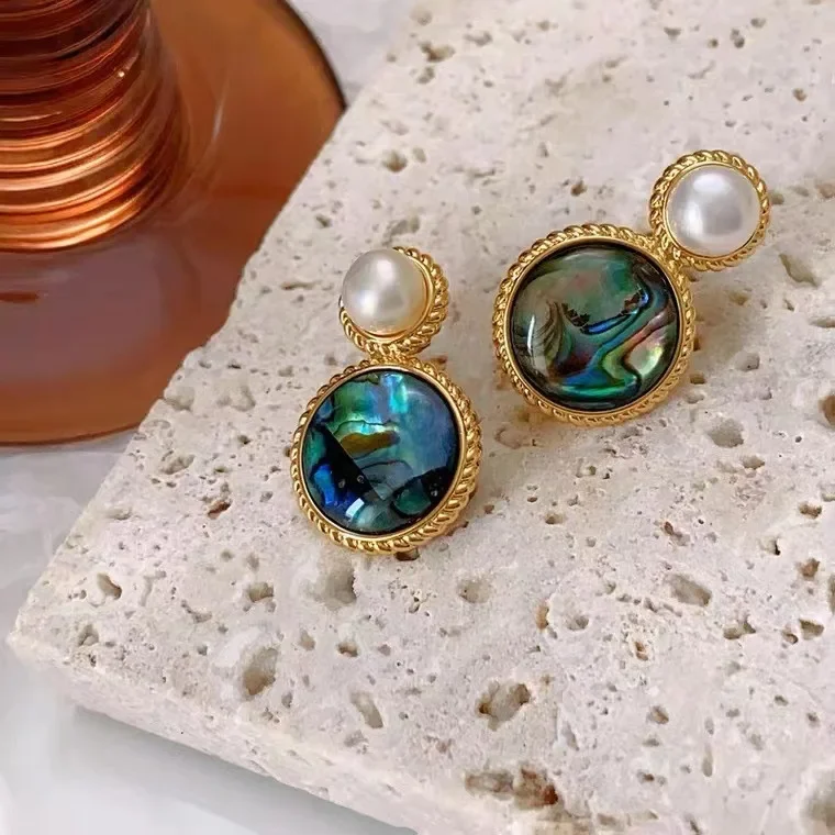 

2023 New Vintage Cute Round Abalone Shell Stud Earrings for Women Green Pearl Geometric Pendant Earring Unusual Jewelry