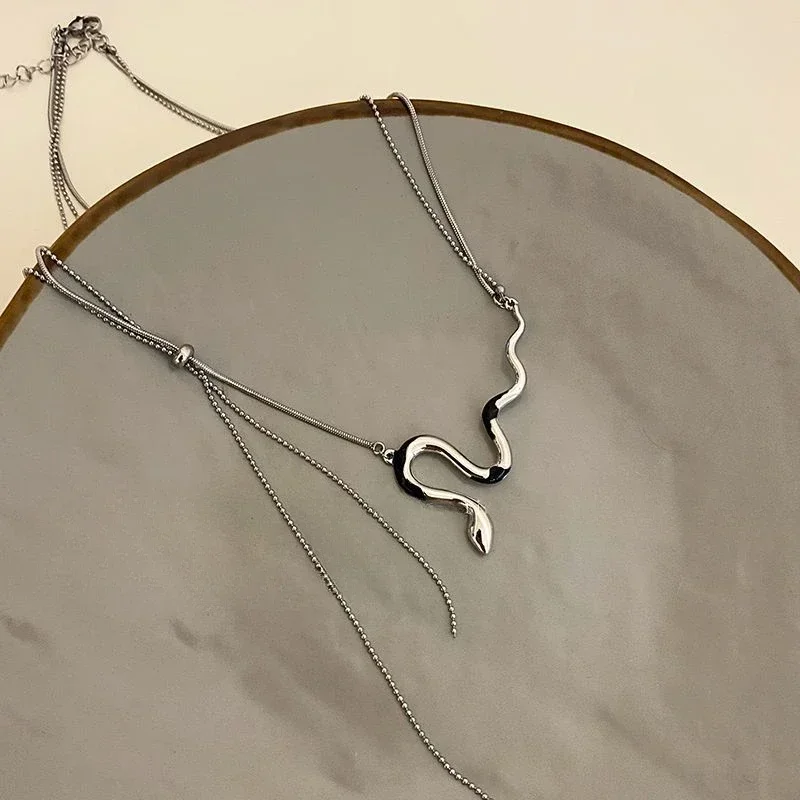 Stainless Steel Necklace Hip Hop Street Trend Design Snake Bend Pendant Necklace for Women Jewelry Party Play Commuter Matching