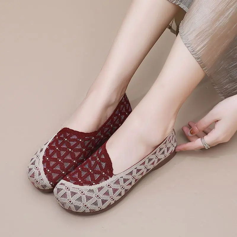 2024 Spring New Cloth Shoes Breathable One Step Elderly Shoes Flat Bottom Shallow Mouth Fashion Mom Single Shoes