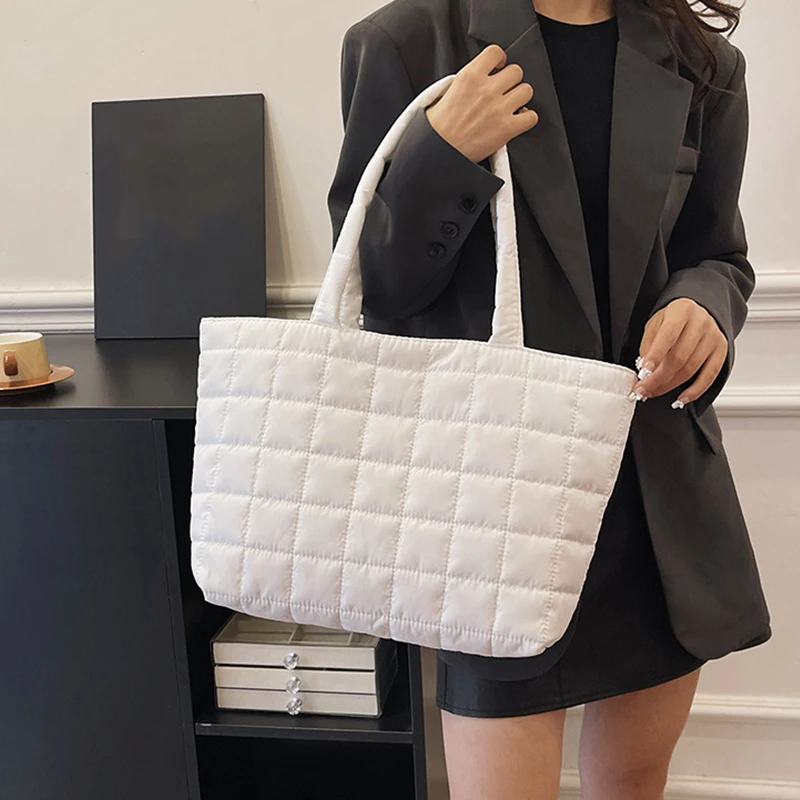 High Quality Winter Large Tote Fashion Feather Padded Handbag Women Underarm Bag Quilted Solid Color Designer Shoulder Bag