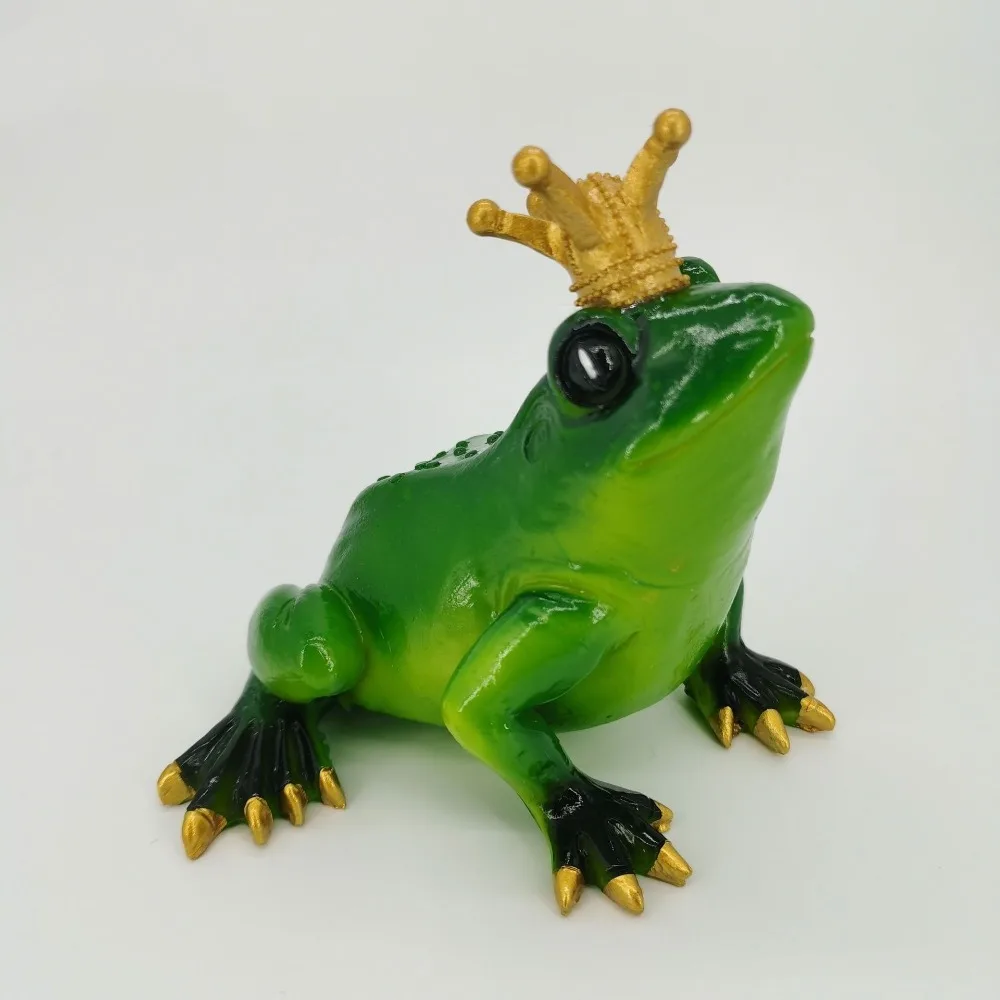 Garden Ornament Wearing Crown Miniature Frog Statues Handmade Resin Material Frog Figurines Cute Frog Ornament Indoor Outdoor