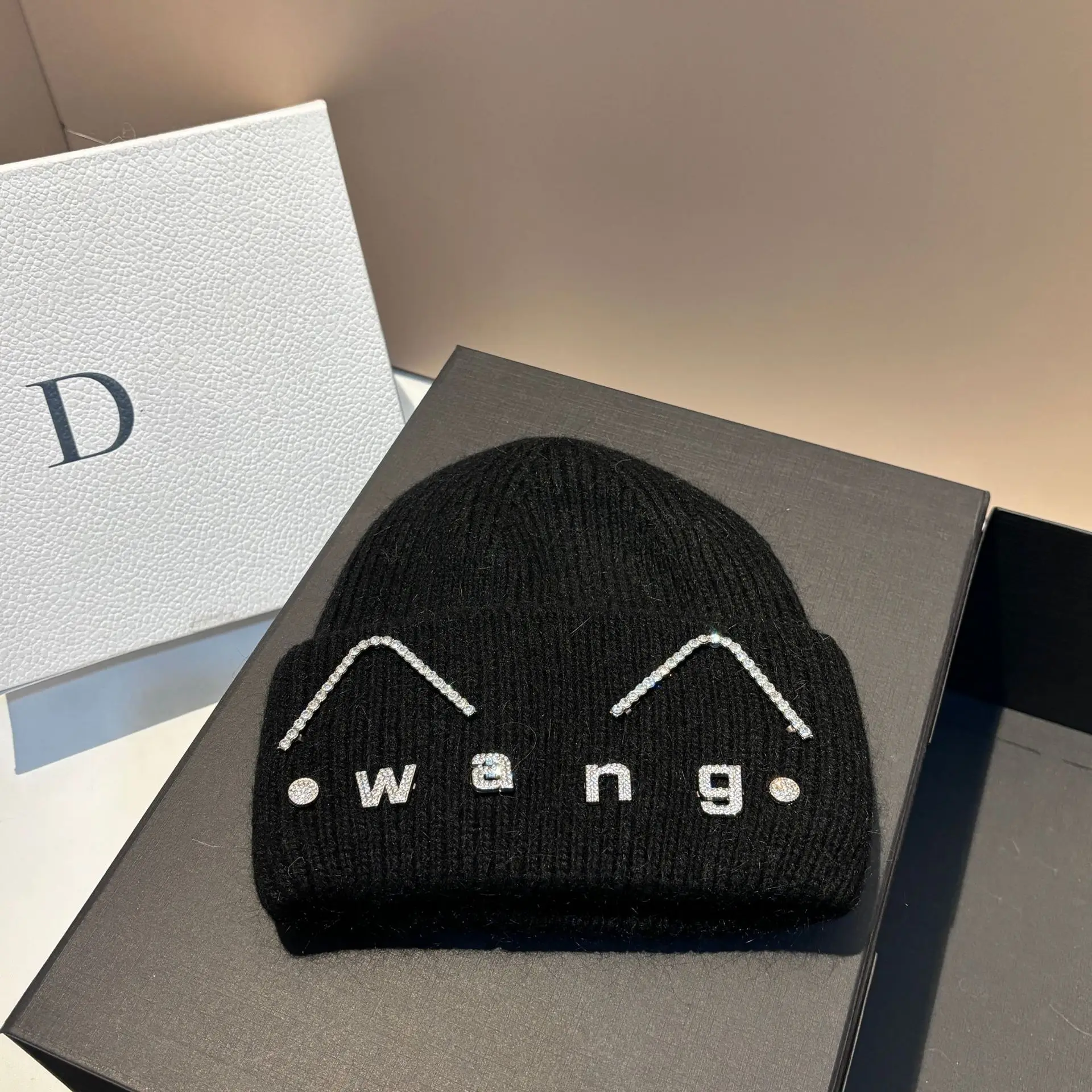 Inverno nuove lettere Wang orecchie di gatto carino pelliccia di coniglio cappello lavorato a maglia berretto caldo addensato all'aperto femminile
_voghion.com