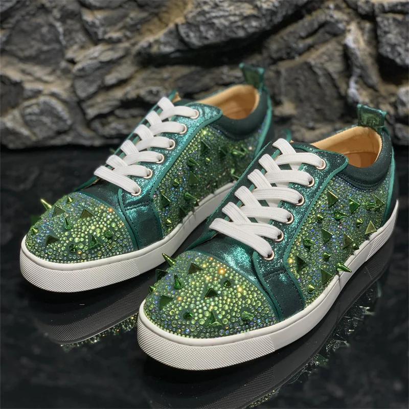 

Fashion Luxury Green Crystal Red Bottoms Big Rivets Low Top Shoes For Men's Casual Flats Loafers Women's Diamond Spikes Sneakers