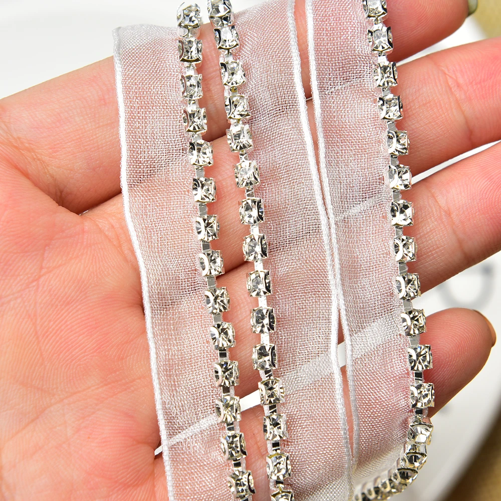 GORGECRAFT 3M 3 File Strass Catena Di Chiusura 9mm Larga Rotolo Di Catena A Tazza Con Artiglio Di Cristallo Smeraldo Base Dorata Con Bobina Per Cucito Artigianato Abbigliamento Borse Scarpe Bouquet