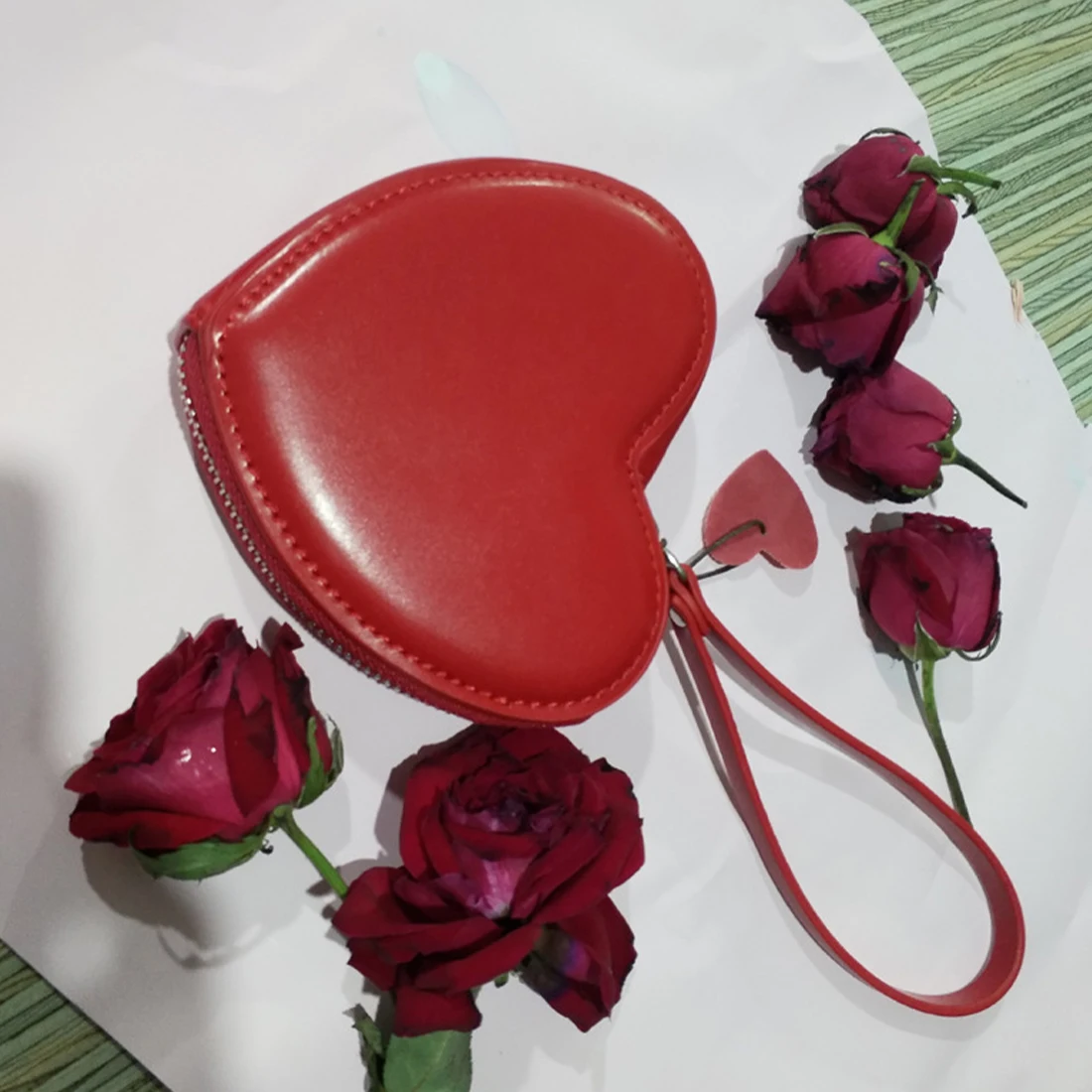 

2023 New Girls Heart Purse Cute Love Coin Pouch red Small Zipper Handbag Female Casual Portable Mini PU Card Bag