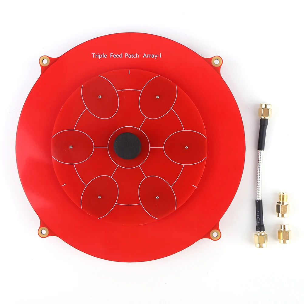 Antenne directionnelle 5.8GHz 14dBi triple patch pour drone FPV, connectée à un émetteur vidéo avec câble.