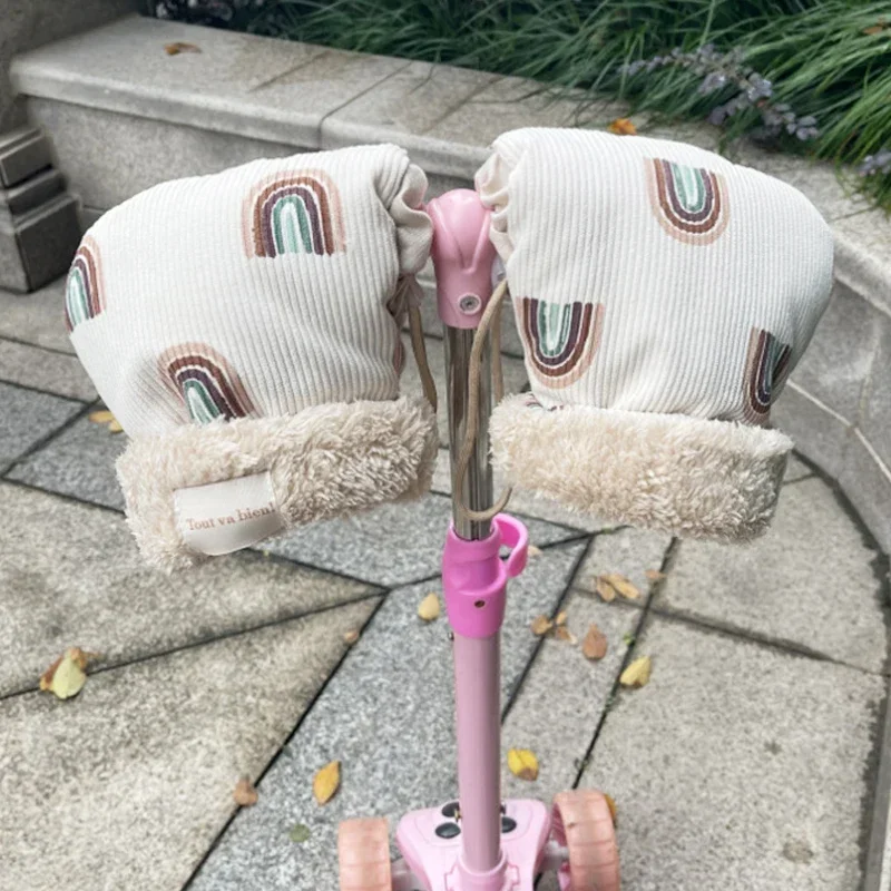 Рисунок 2 - Ветрозащитные перчатки для детской коляски