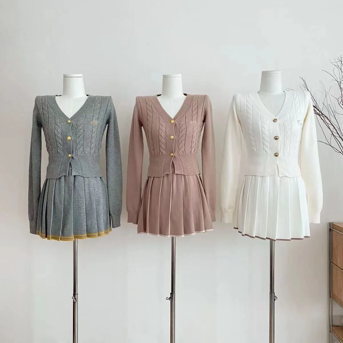Loose Knitted Two-piece Pleated A-line Skirt Set