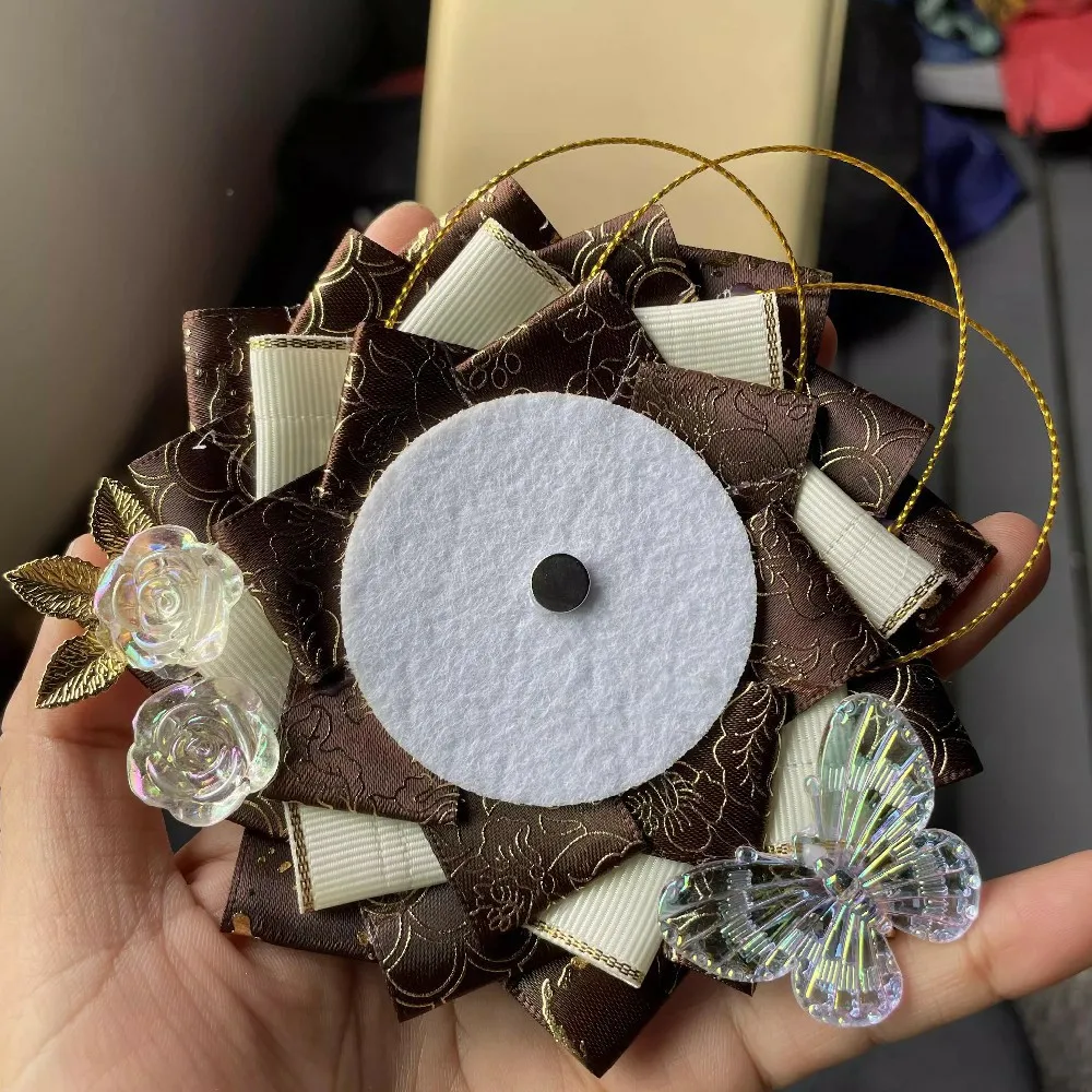 Neues Abzeichen, niedlicher Anhänger „Baji“, untere Unterstützung, rückenfreie Abzeichenunterstützung, 2D-Goozi-Display, Schmerztasche, DIY-Dekoration, 58–75 mm, anwendbar – Detail 6