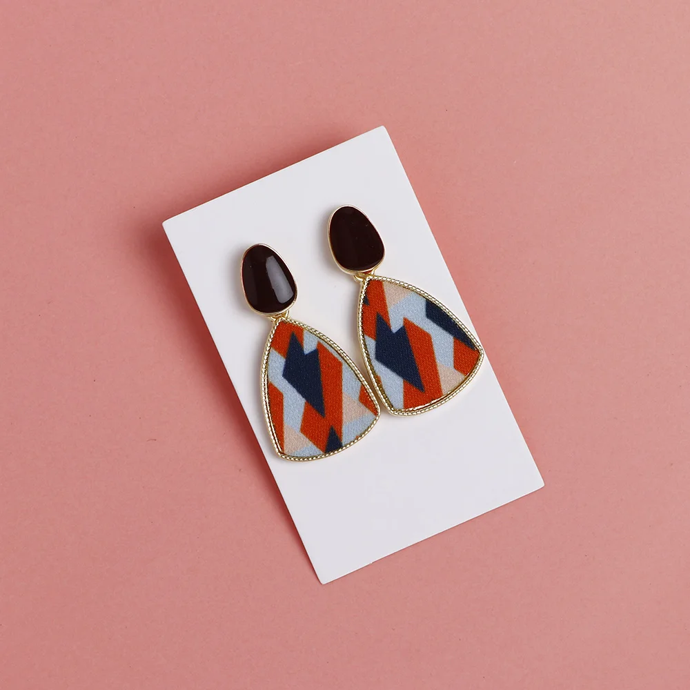 Рисунок 2 - Пустые вертикальные витрины для сережек-гвоздиков