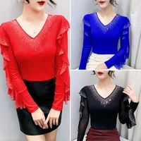 T-shirts d'automne en maille transparente pour femmes, haut à col en v orné de cristaux avec volants élégants, manches longues, 2025 4
