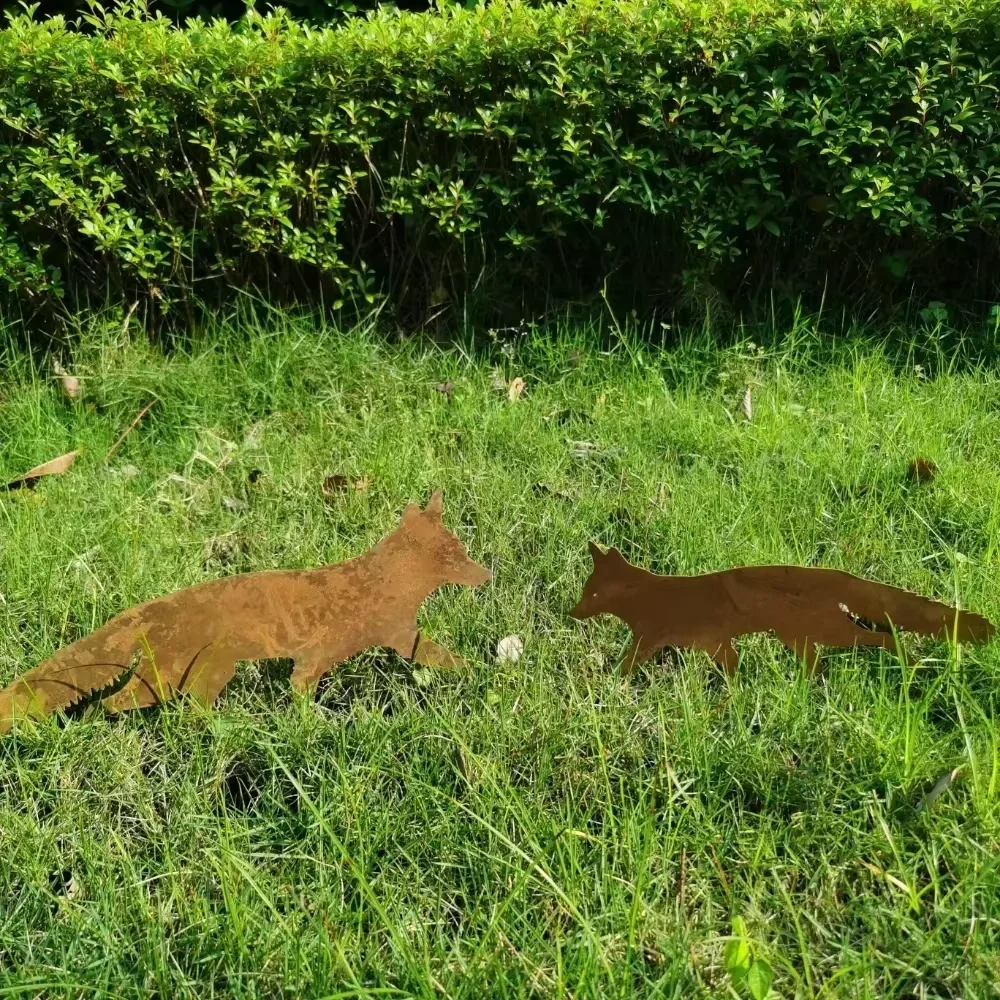 Outdoor Rustic Metal Fox Garden Stake Halloween Decor Functional Yard Ornament for Enhancing Outdoor Spaces and Garden Style