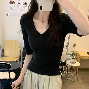 الملابس النسائية الكورية موضة الأبيض تي شيرت للنساء قصيرة الأكمام بلايز عادية الأساسية الخامس الرقبة تي شيرت فام 2025 الصيف 4