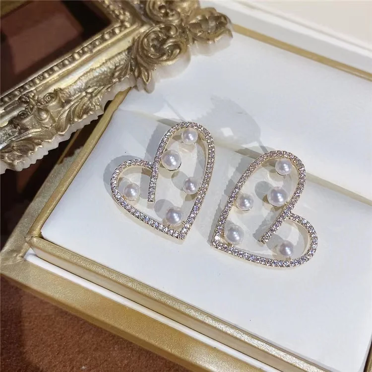 2023 New Fashion Trend Unique Design Elegant Exquisite Light Luxury Love Earrings For Women Jewelry Wedding Party Premium Gift