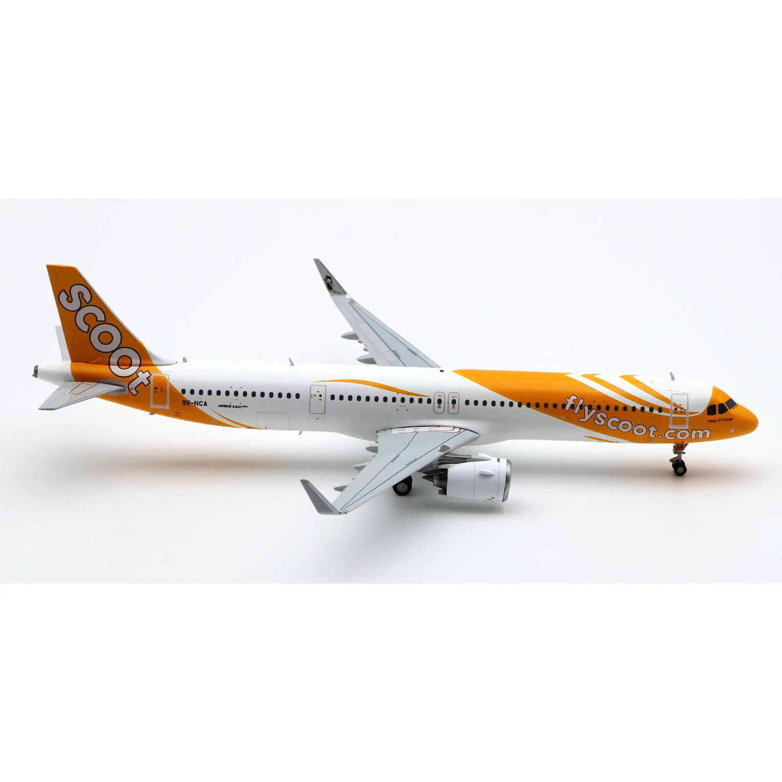 EW221N012 Alloy Collectible Plane Gift JC Wings 1:200 Scoot