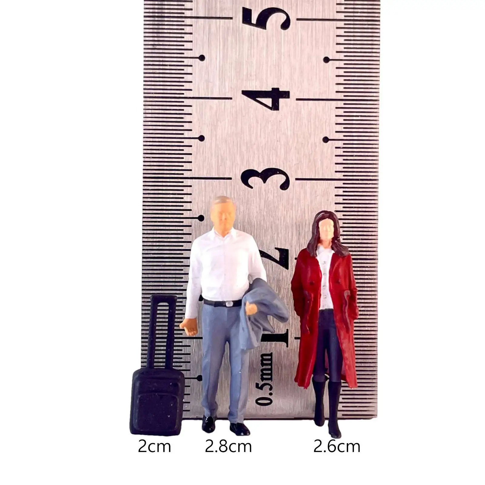 2Pcs 1:64 Scale Women and Men Figures with Suitcase Model S Gauge Collections Layout Decoration Resin Figurines Decoration