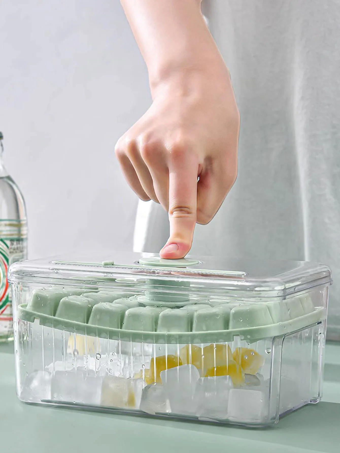 Ice Box New Creative One-button Press-type Easy Release High-color Household Food-grade Ice Storage Mold Ice Cube Mold