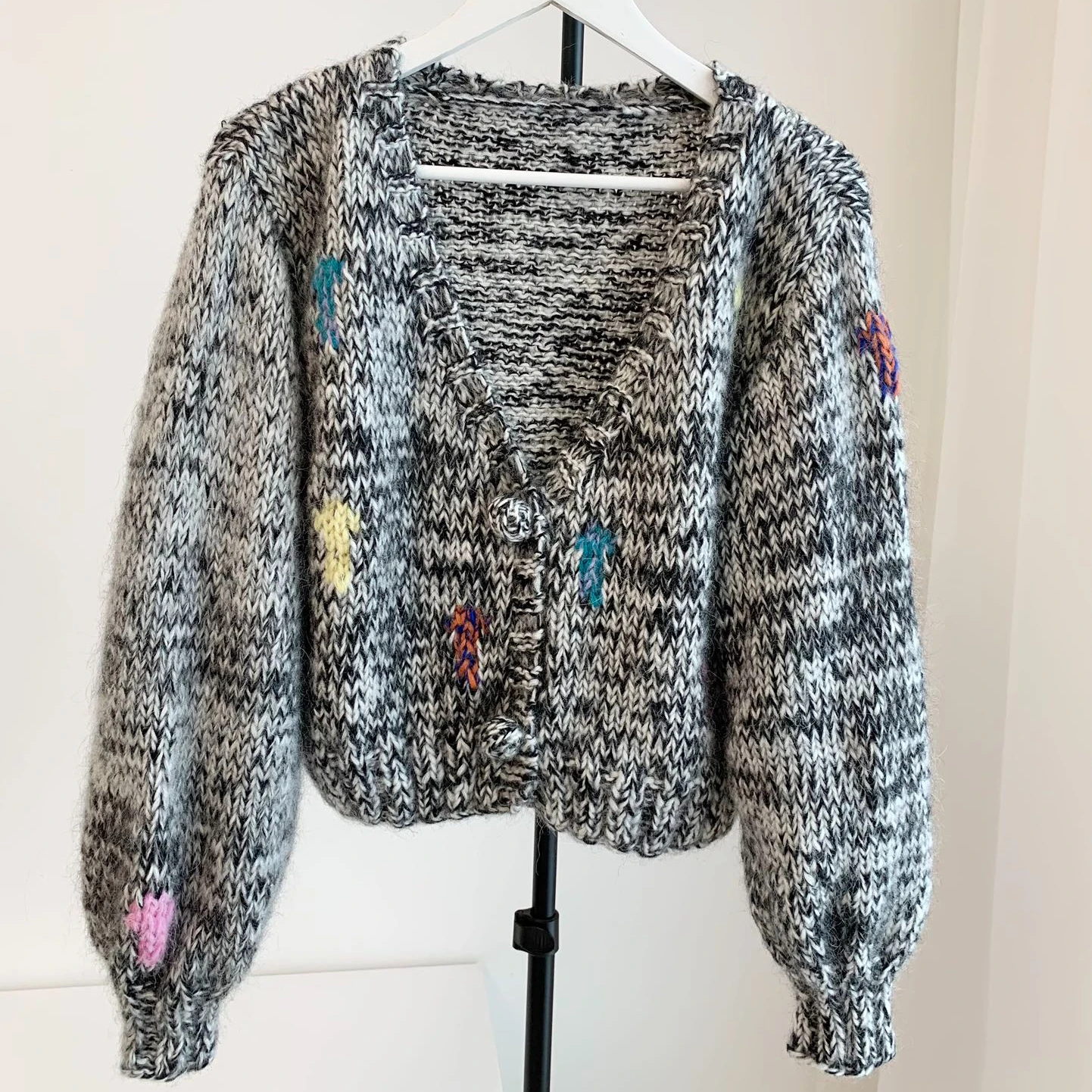 

Women Handmade Crochet Knitted Cardigan sweater Contrast Color Sweater V-Neck Single Breasted knitwear