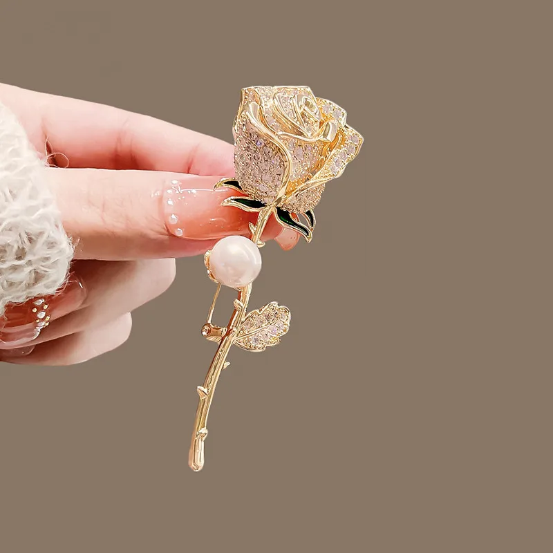 

Women's high-end pearl environmentally friendly zinc alloy thorns rose brooch