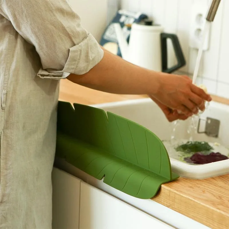 

New Kitchen Silicone Water Baffle Household Sink Dishwashing Vegetables Splash-proof Suction Cup Partition Silicone Water Baffle