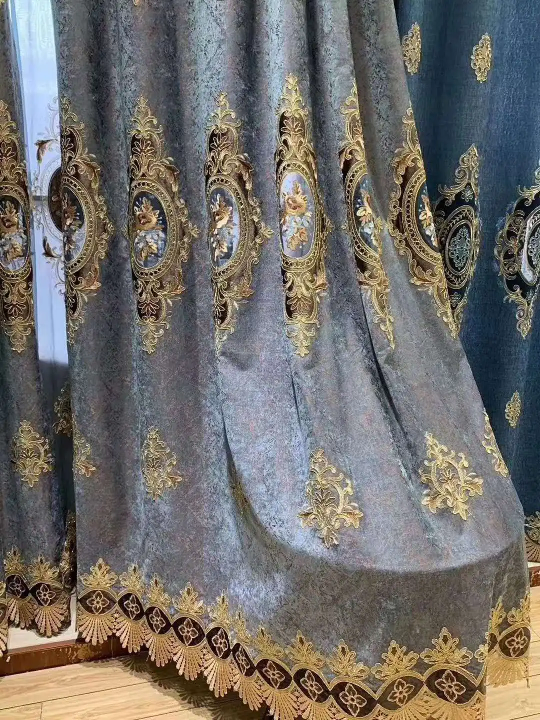 2022 High-end Velvet Gilded Curtains for Living Dining Room Bedroom Blackout Curtains High End European style Luxury  Valance 