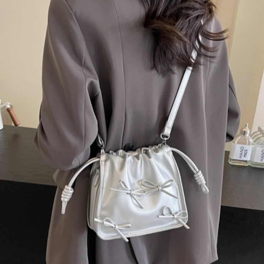 

Однотонная летняя стандартная Высококачественная полиуретановая плиссированная сумка-мешок через плечо