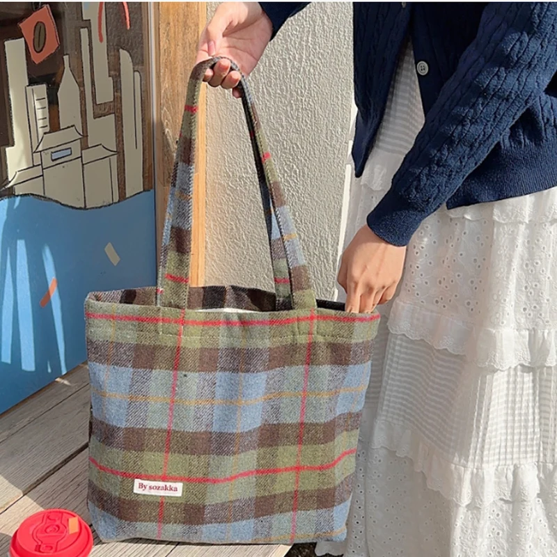 thumbnail image 1 of Bolso de mujer de gran capacidad de invierno 2024 nuevo bolso de mano a cuadros de lana retro bolso de mano bolso de hombro, 1 of 5