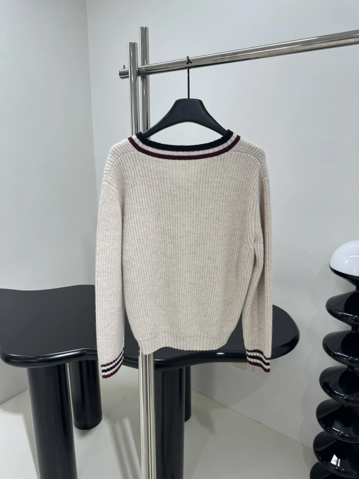 

New spring and summer V-neck long-sleeved sweater0326