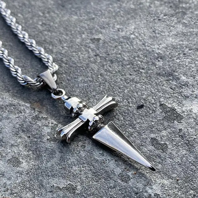 Colliers avec pendentif croix épée en acier inoxydable, chaîne torsadée ou maillons, Hip Hop Punk, ras du cou pour femmes et hommes, bijoux cadeaux 1