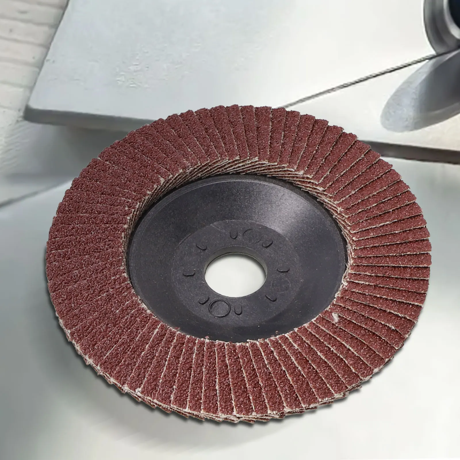 

Louver Blade for Efficient Grinding Red Sand Grinding Polishing Wheel Flap Discs High Temperature Resistant Design