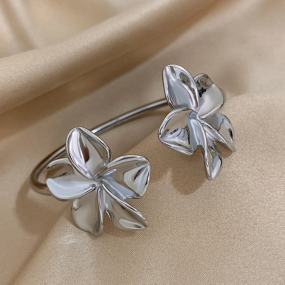 Stylish Double Big Flower Cuff Bracelet Fashion Creative Gold/Silver Color Metal Floral Bangle For Women Personality Simple Dail bangle bracelet