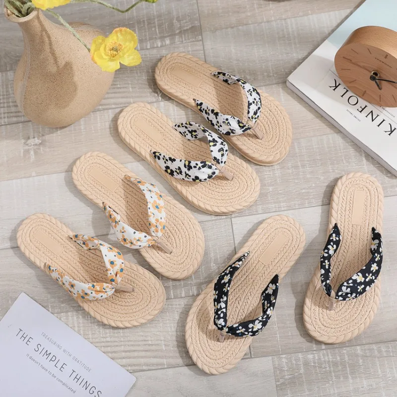 Women's Flip Flops Summer Beach Sandals Floral Straw Woven Korean Style Slippers for Women