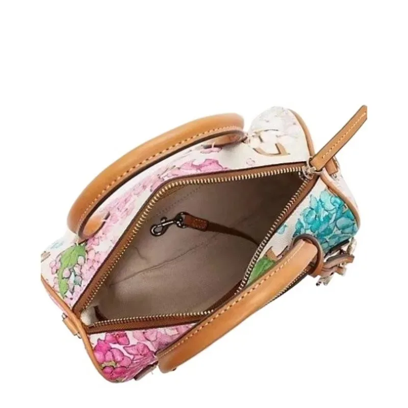 حقيبة كروس بودي نسائية من بوسطن بتصميم مطبوع عليه...