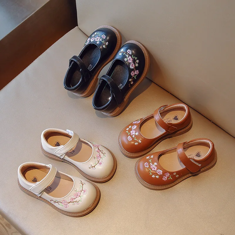 

2024Spring and Autumn New Girls' Leather Shoes Baby Girl Chinese Style Embroidery Flower Princess Shoes Little Girl Soft Bottom