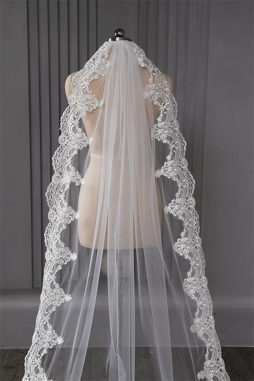 Velo Da Sposa Con Pettine - Lunghezza Cappella 90 Pollici - Pizzo Applique - Colore Avorio