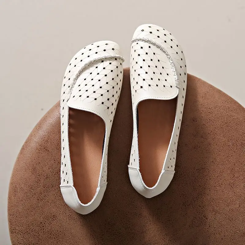 

2024 Breathable ballet flats women's summer wide fit hollow out travel shoes woman slip on loafer green flats ladies moccasin