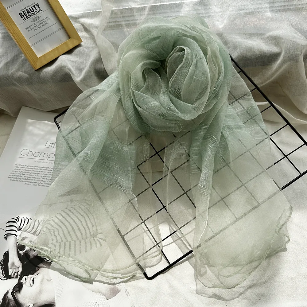 Sciarpa di seta di gelso di canapa da donna blu in filato sottile Autunno da donna Nuovo versatile ed elegante scialle letterario in seta e canapa 3